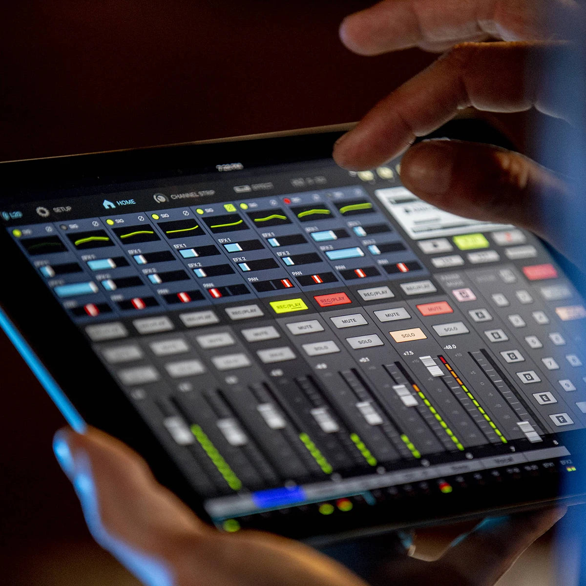 Zoom LiveTrak L-20 – Consola Digital con Grabador Multitrack  myhd.cl