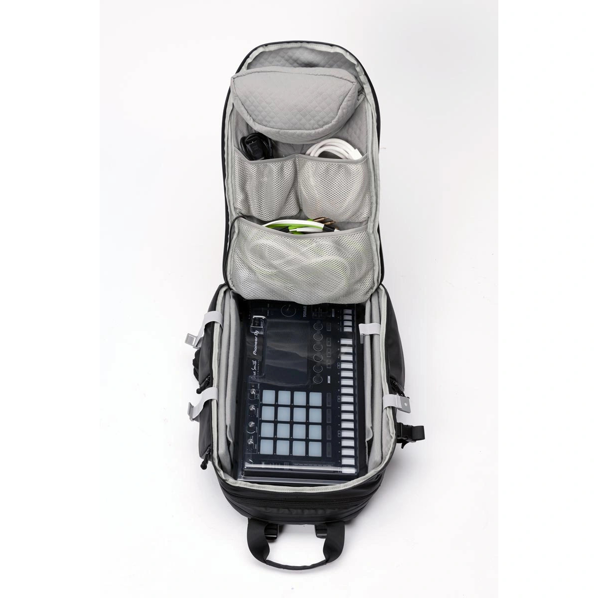 Mochila reciclada de plástico con compartimentos espaciosos. myhd.cl - Ableton Push 2