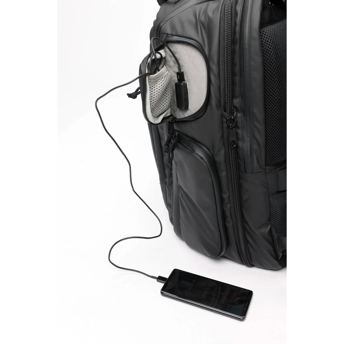 Mochila reciclada de plástico resistente para viajes y protección de equipo. myhd.cl - Ableton Push 2